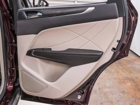 Used 2018 Lincoln MKC Reserve FWD image 29