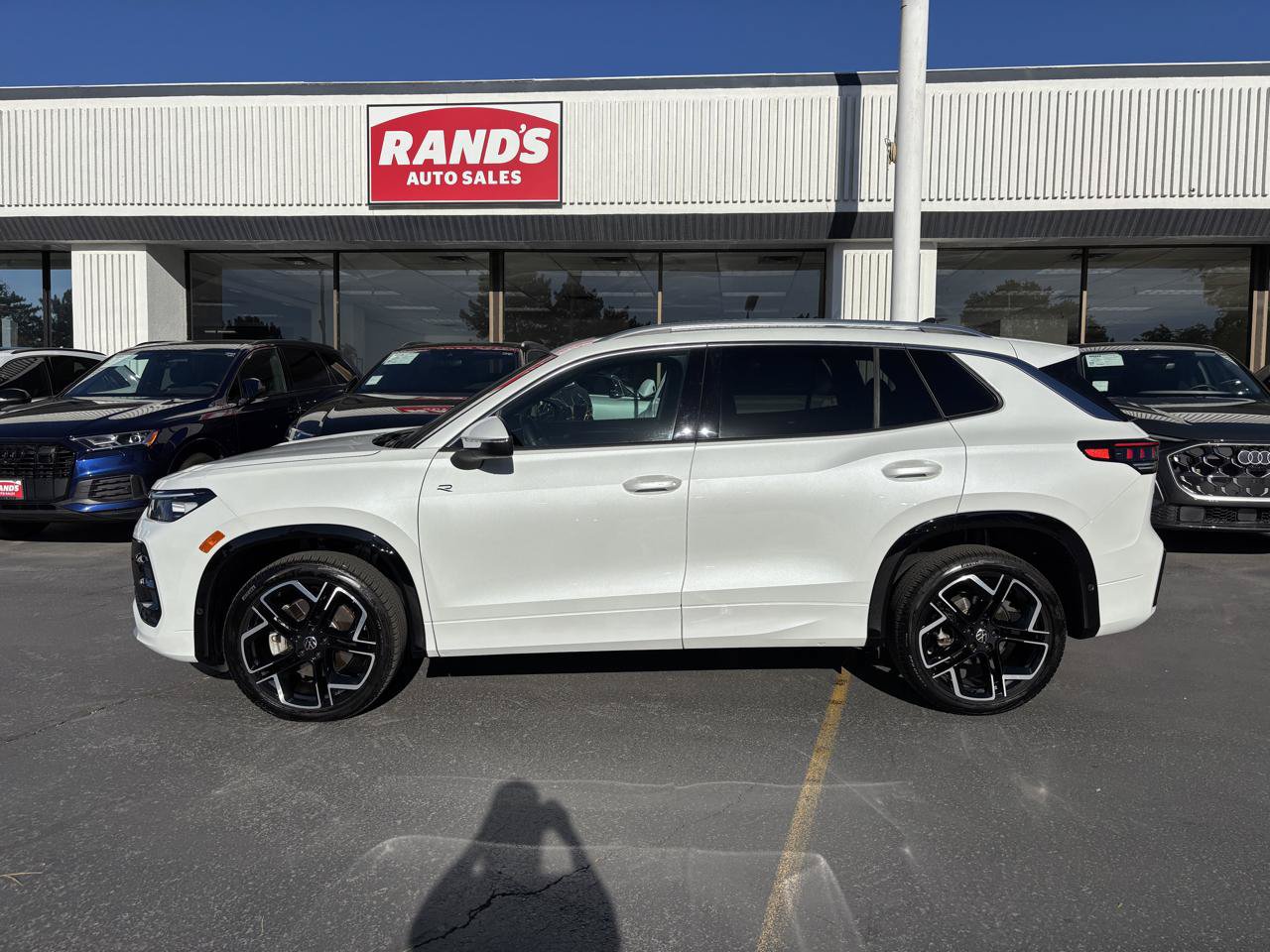 Used 2025 Volkswagen Tiguan SEL R-Line AWD/4WD image 18