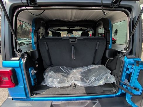 Used 2025 Jeep Wrangler Sport image 12