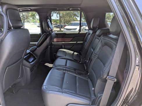 Used 2024 Lincoln Navigator Premiere AWD/4WD image 13