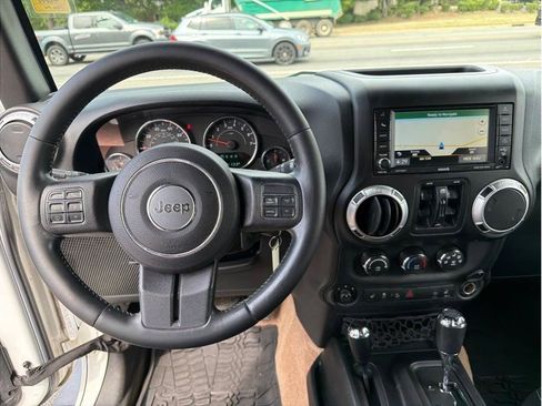 Used 2015 Jeep Wrangler Unlimited Sahara w/ Dual Top Group AWD/4WD image 13