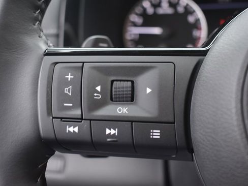 Used 2024 Nissan Pathfinder SL w/ Lighting Package (N92) image 21