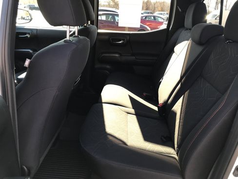 Used 2017 Toyota Tacoma TRD Off-Road image 24