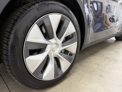 Used 2023 Tesla Model Y Long Range image 7