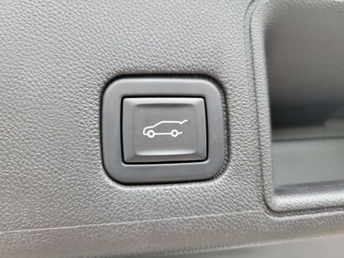 Used 2022 GMC Terrain SLT w/ Infotainment Package II FWD image 10