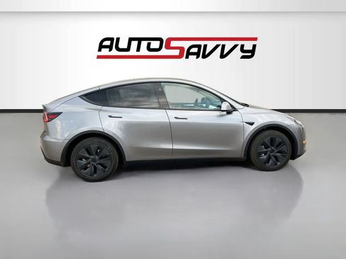 Used 2024 Tesla Model Y Long Range RWD image 8