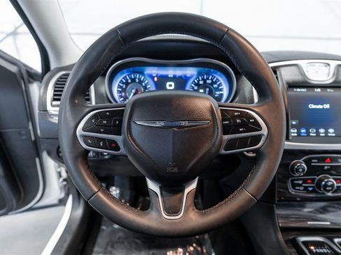 Used 2022 Chrysler 300 Touring image 25
