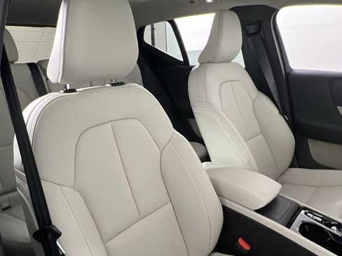 New 2026 Volvo XC40 B5 Plus w/ Protection Package Premier image 22