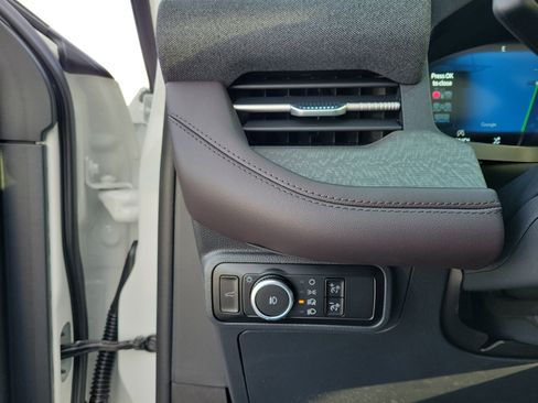 Used 2025 Ford Explorer Platinum w/ Ultimate Package image 20