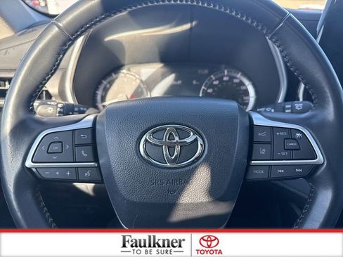 Used 2024 Toyota Highlander XLE image 22