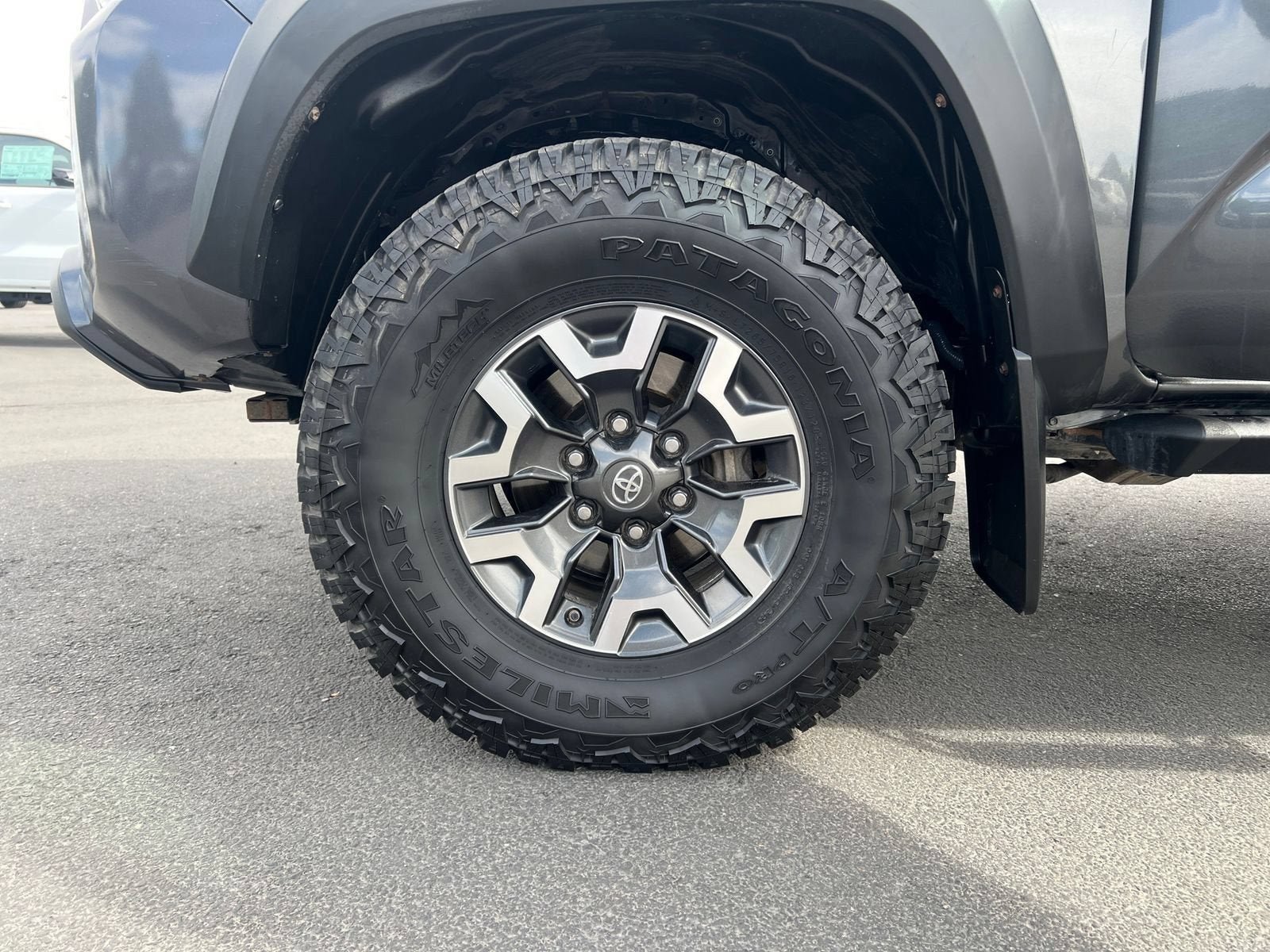 Used 2019 Toyota Tacoma TRD Off-Road AWD/4WD image 31