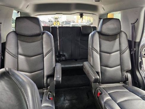 Used 2017 Cadillac Escalade Luxury image 36