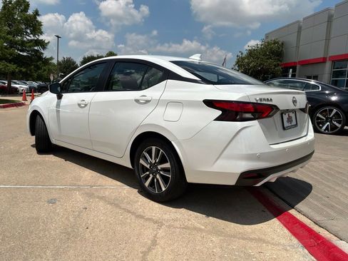 Used 2025 Nissan Versa SV FWD image 8
