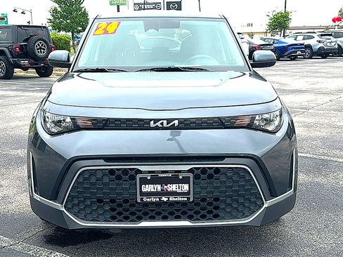 Used 2024 Kia Soul LX w/ Option Group 015 FWD image 11