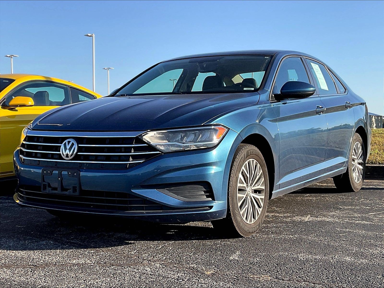 Used 2020 Volkswagen Jetta SE w/ SE Cold Weather Package FWD image 4