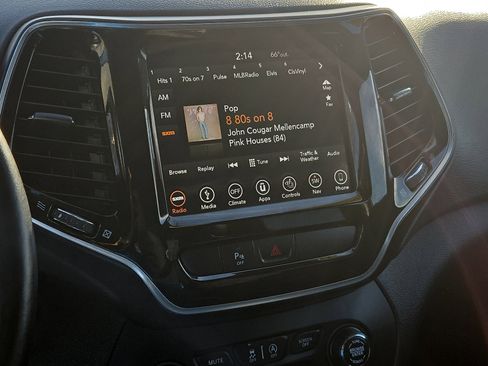 Used 2019 Jeep Cherokee Limited image 17