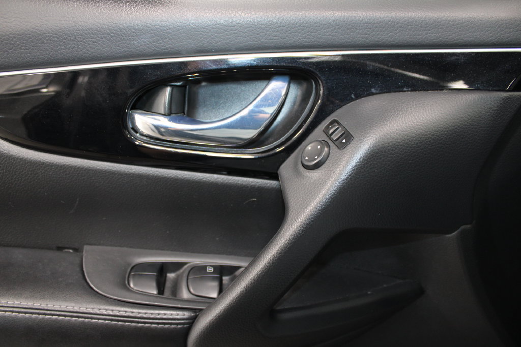 Used 2019 Nissan Rogue Sport SL w/ Premium Package FWD image 38