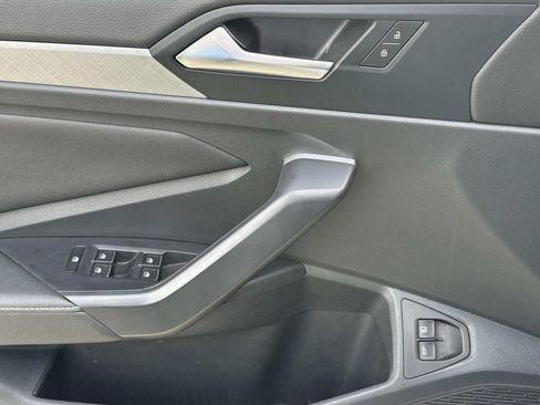 Used 2024 Volkswagen Jetta SE image 19