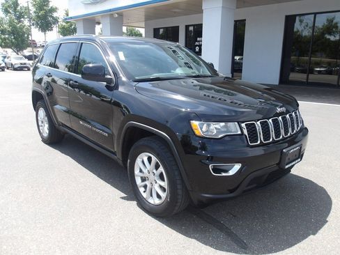 Used 2022 Jeep Grand Cherokee Laredo E image 2