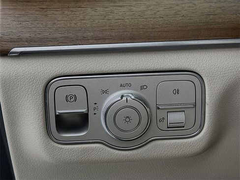 Used 2022 Mercedes-Benz GLS 450 4MATIC image 10