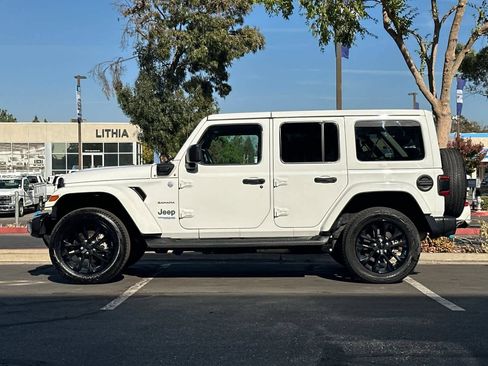 Used 2022 Jeep Wrangler Unlimited Sahara AWD/4WD image 6