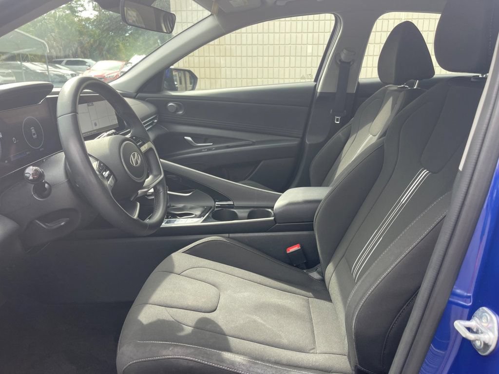Used 2025 Hyundai Elantra SEL FWD image 11