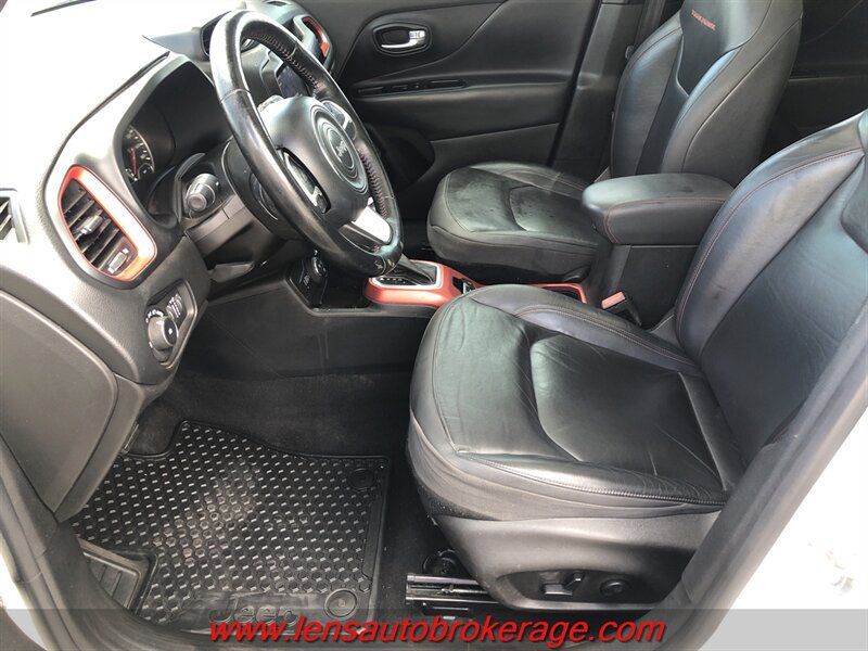 Used 2019 Jeep Renegade Trailhawk AWD/4WD image 11