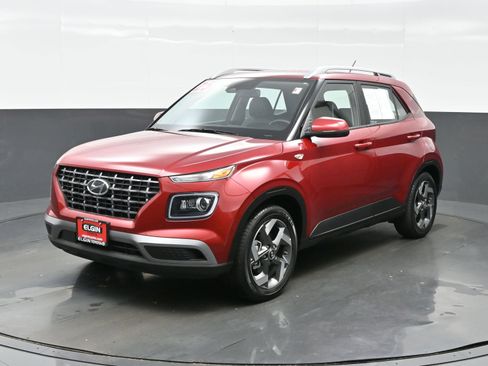 Used 2025 Hyundai Venue Limited image 2