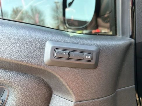 Used 2021 Nissan Titan PRO-4X w/ Pro-4x Convenience Package image 12