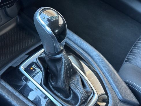 Used 2020 Nissan Rogue S image 22