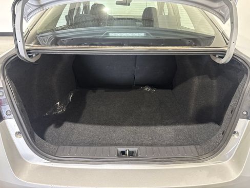 Used 2025 Nissan Versa SV FWD image 27