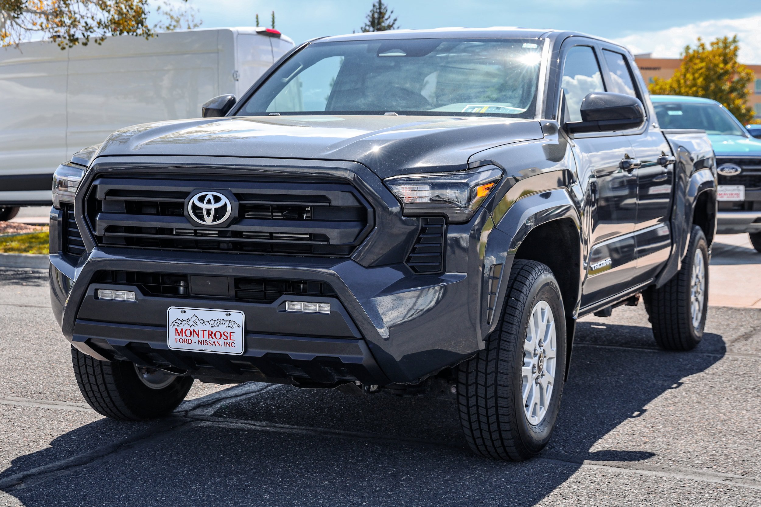 Used 2024 Toyota Tacoma SR5 AWD/4WD image 1