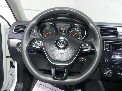 Used 2017 Volkswagen Jetta S image 26