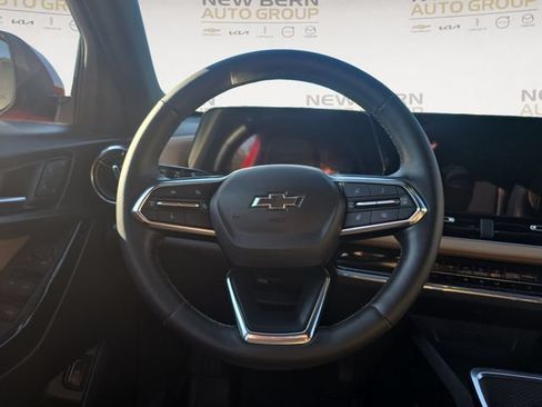 Used 2025 Chevrolet Equinox ACTIV w/ Safety and Technology Package FWD image 12