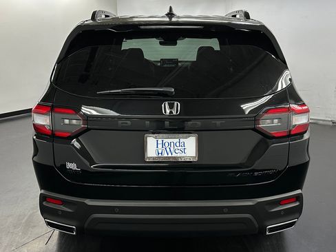 New 2025 Honda Pilot Black Edition image 10