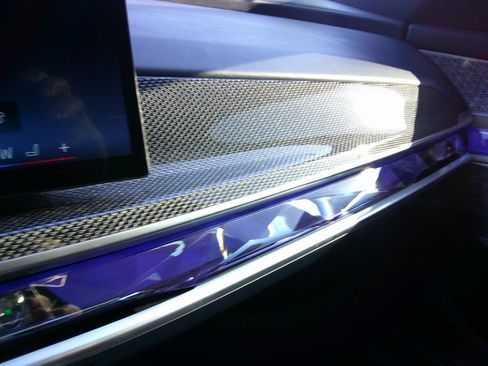 Used 2025 BMW 760i xDrive w/ Executive Package image 84