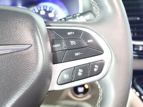 Used 2024 Chrysler Pacifica Touring-L FWD image 35