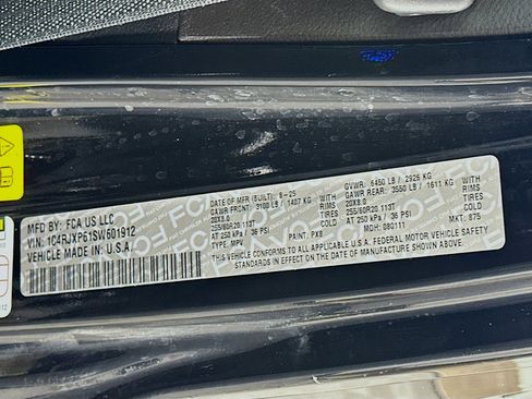 Used 2025 Jeep Wrangler Sahara image 12