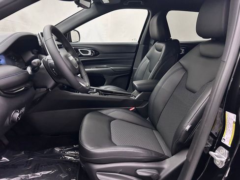 New 2026 Jeep Compass Latitude image 12