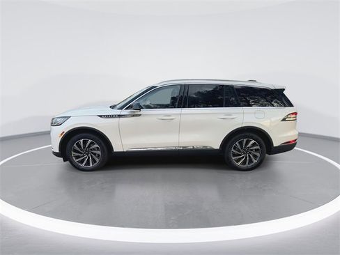 New 2026 Lincoln Aviator AWD image 5