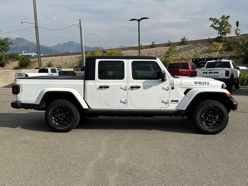 Used 2023 Jeep Gladiator Sport AWD/4WD image 8