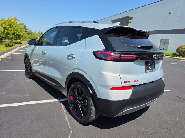 Used 2023 Chevrolet Bolt EUV Premier w/ Redline Edition FWD image 6