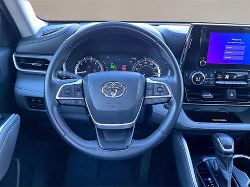 Used 2023 Toyota Highlander XLE image 8