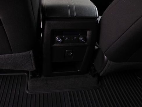 Used 2023 Chevrolet Traverse LT image 25