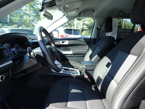 Used 2023 Ford Explorer XLT AWD/4WD image 13