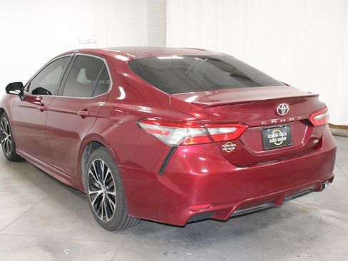 Used 2018 Toyota Camry SE FWD image 6