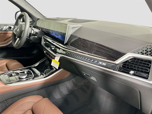 New 2026 BMW X5 xDrive40i w/ M Sport Package AWD/4WD image 59