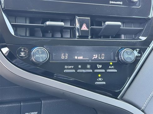 Used 2024 Toyota Camry SE image 31