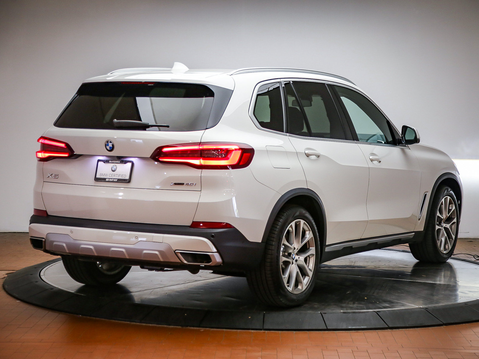 Used 2022 BMW X5 xDrive40i w/ Parking Assistance Package AWD/4WD image 5