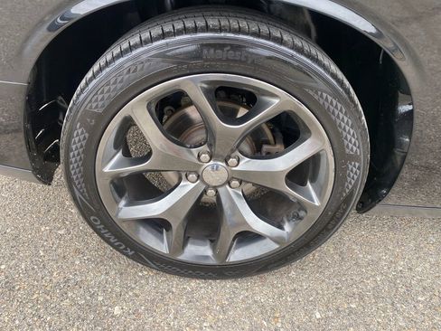 Used 2015 Dodge Challenger R/T Plus image 31